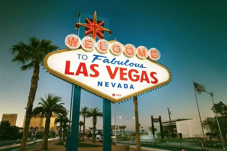 Welcome to Fabulous Las Vegas sign tour